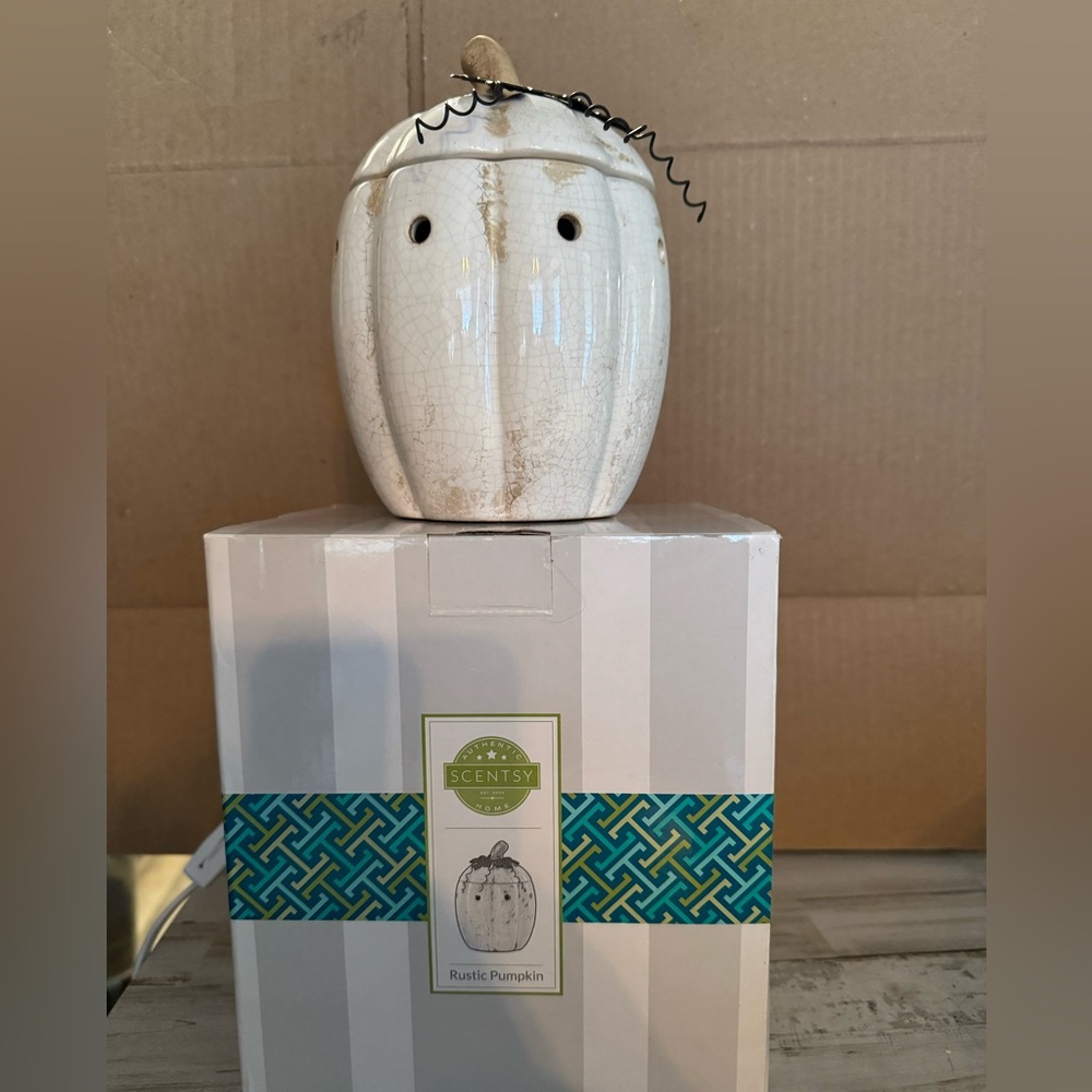 Scentsy Cream Pumpkin Warmer